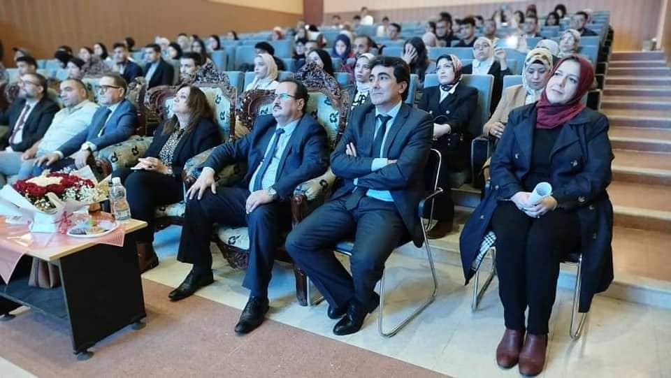 الحضور الرسمي والجمهور خلال فعاليات الصالون